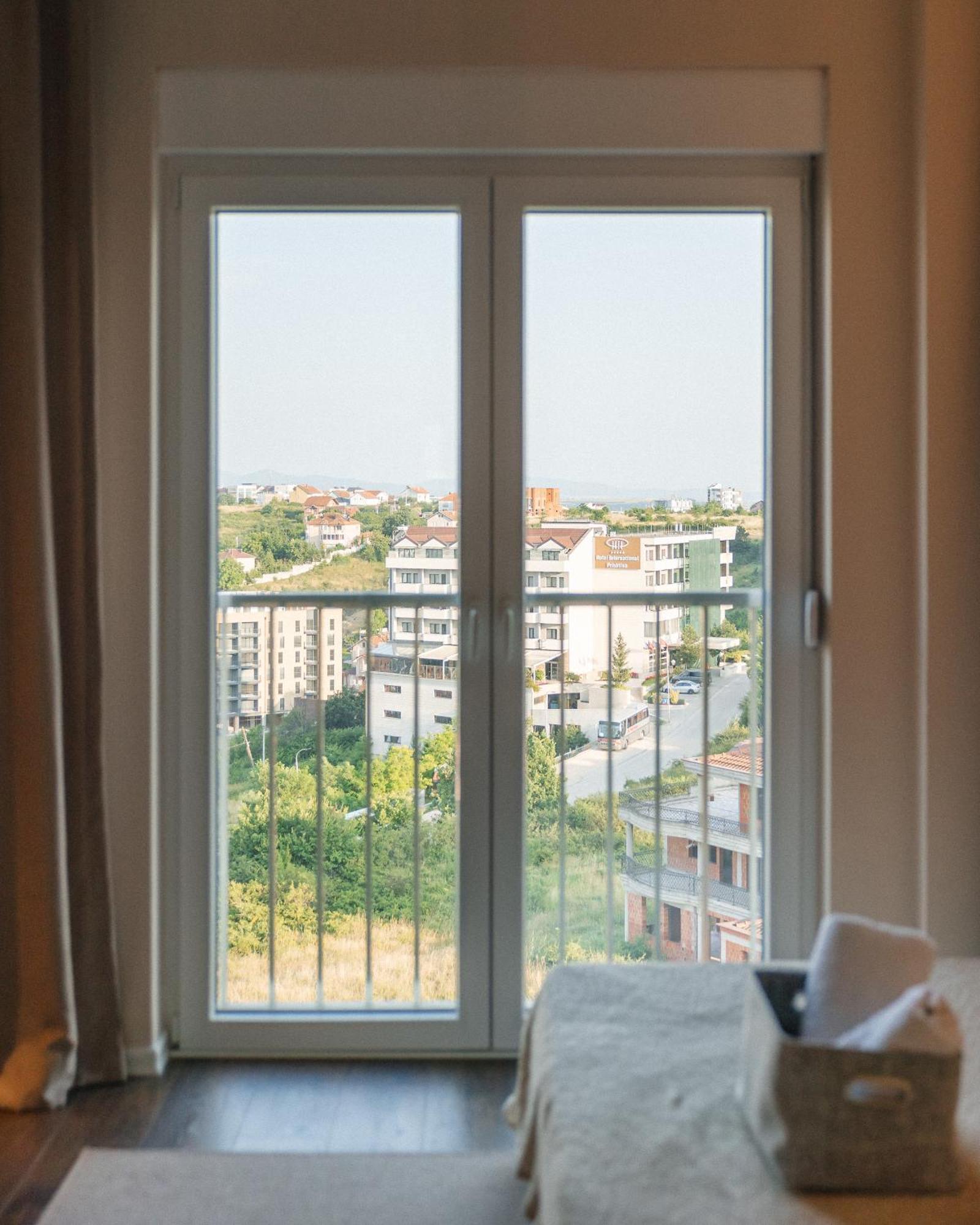 Etern Apart Hotel Pristina Exteriör bild