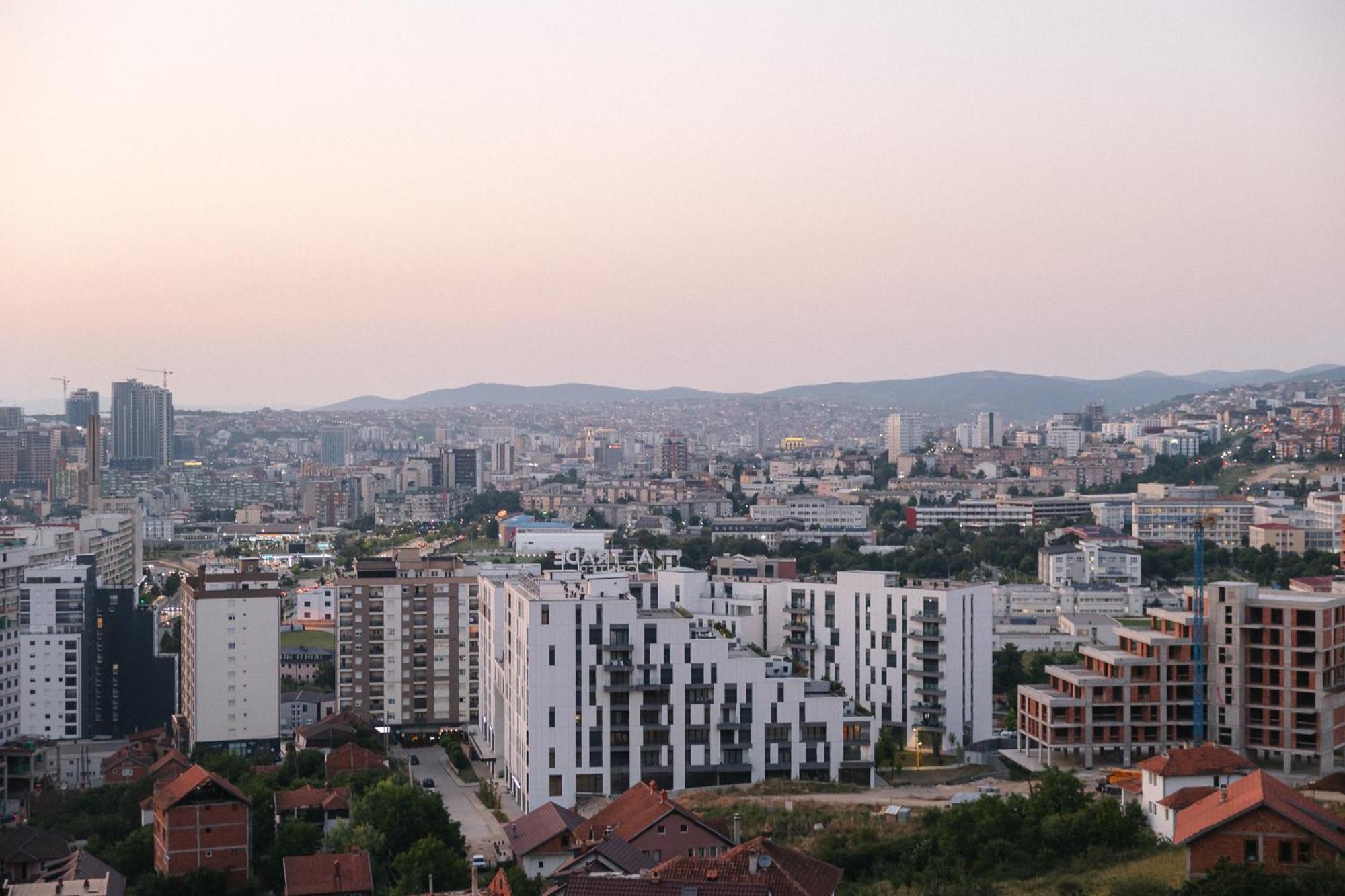 Etern Apart Hotel Pristina Exteriör bild